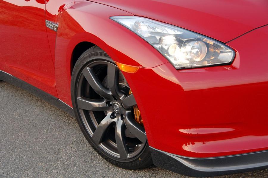  Nissan GT-R 2007 года  (фото 235 из 480)